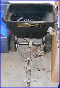 2007 John Deere X304 Lawn Garden Tractor Mower with Seed Spreader Sweeper & Cart