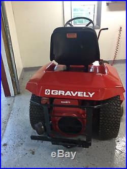 GRAVELY RIDING TRACTOR 12 HP with Kohler Single gas engine