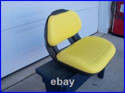 JOHN DEERE Genuine Seat AM136044 X 300 320 324 360 500 530