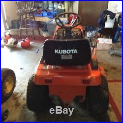 Kubota t1400 hst riding lawn mower / lawn and garden tractor